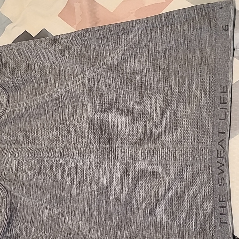 Lululemon Atletica Active Top, Color Gray, Size 6 🙂🙂🤩🤩 - Picture 10 of 11